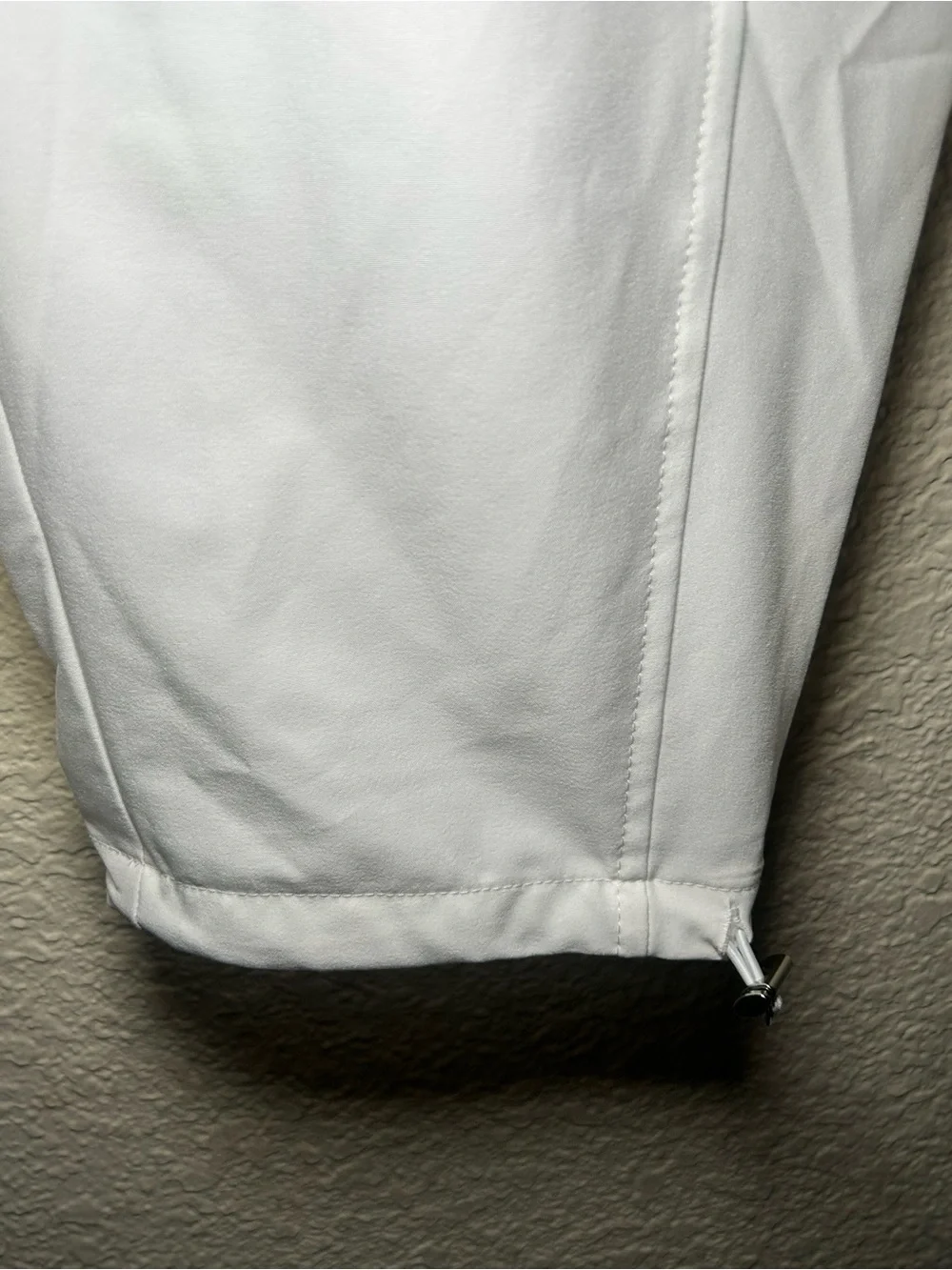 Chicos Zenergy White Performance Zip-Pocket Light Capri Pants Casual Outdoor Fal